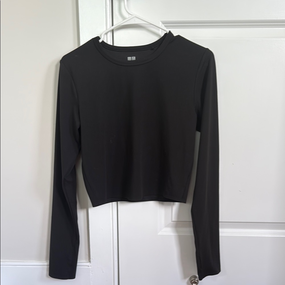 Uniqlo Black Fitted Crop Long Sleeve Tee